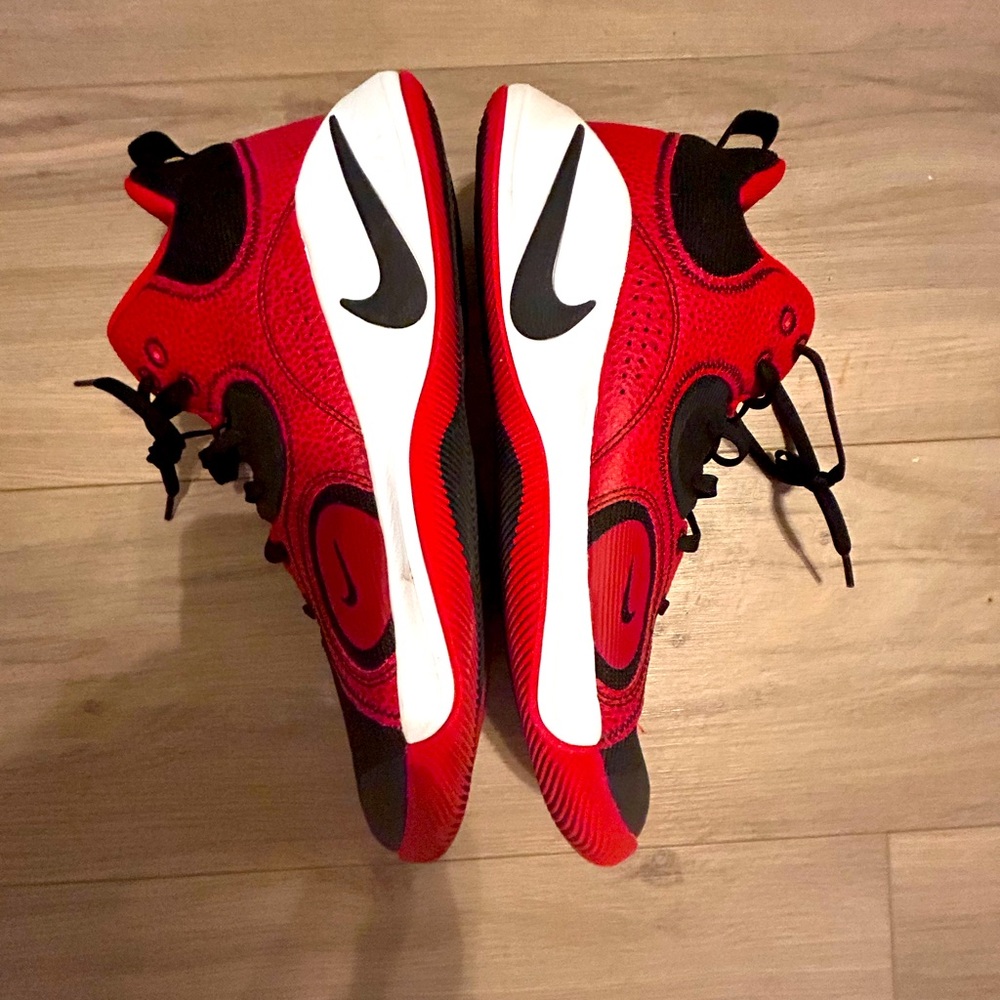 nike red shoes